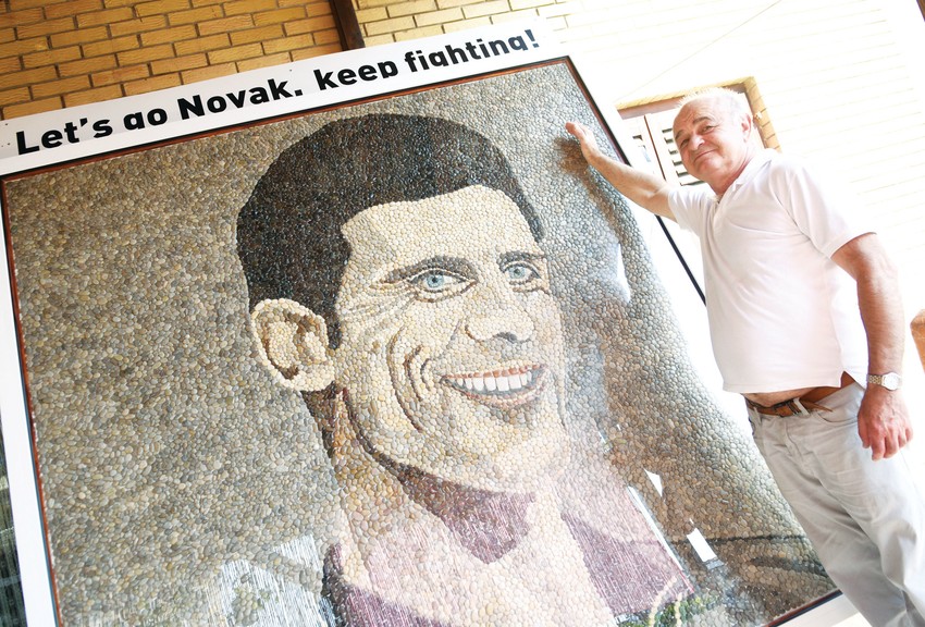 Portret Novaka Đokovića od 18.000 kamenčića
