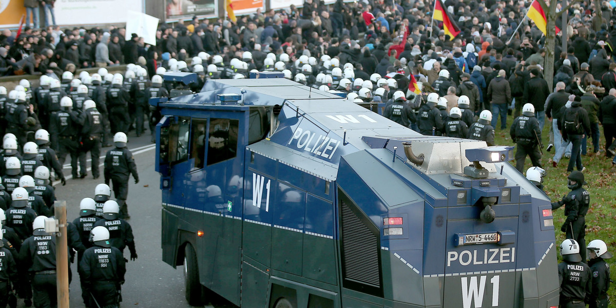 Zatargi podczas demonstracji w Kolonii. Użyto gazu łzawiącego i armatek wodnych