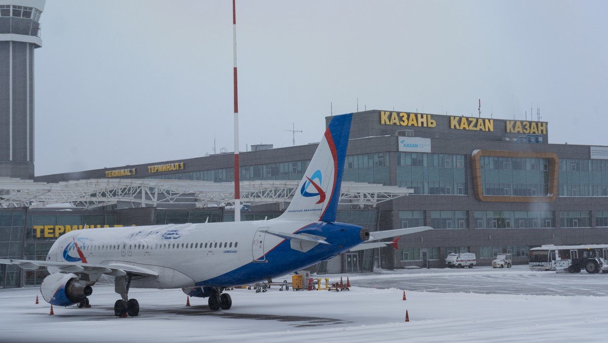 Atak ukraińskich dronów na lotniska w Rosji wstrzymuje ruch lotniczy [Źródło: The Moscow Times]