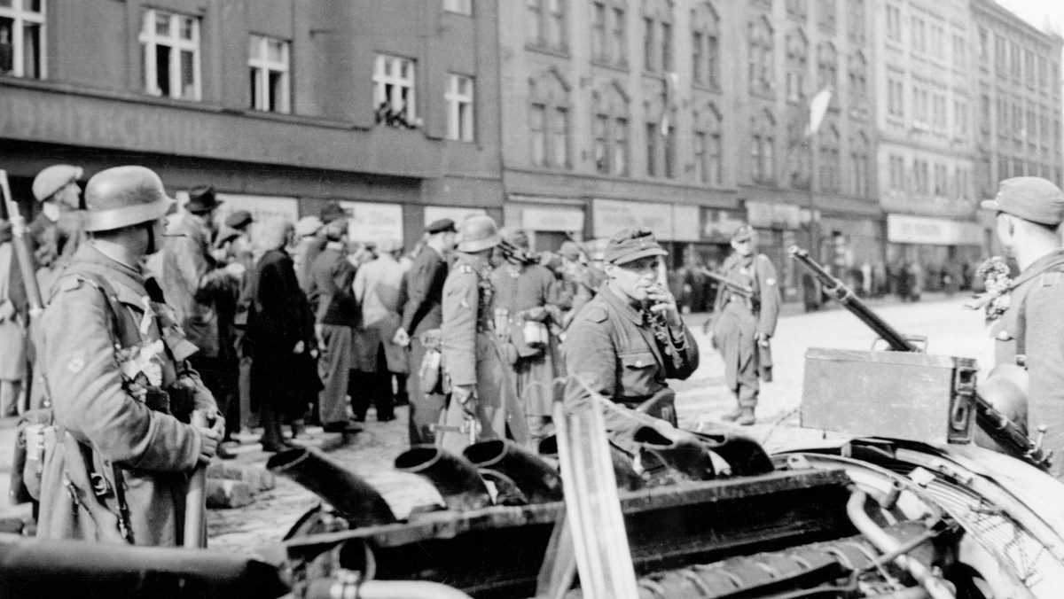 Własowcy, Rosyjska Armia Wyzwoleńcza, na ulicach Pragi, kwiecień 1945 r. 