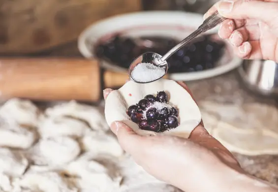 Pierogi z jagodami, jakie robiła moja Babcia. Wychodzą idealne