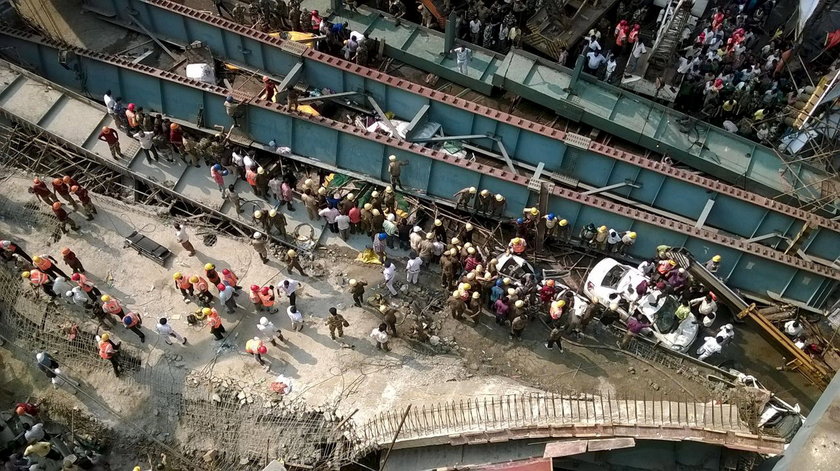 Tragedia w Kalkucie runął most
