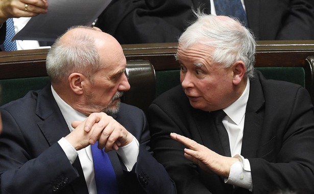 Antoni Macierewicz i Jarosław Kaczyński w Sejmie