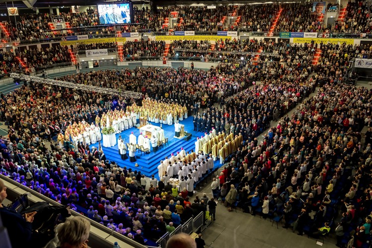 W uroczystościach rocznicowych biorą udział także minister-członek Rady Ministrów Beata Kempa, sekretarz stanu w Kancelarii Prezydenta Adam Kwiatkowski, wiceministrowie, parlamentarzyści i przedstawiciele lokalnych władz - prezydent Torunia Michał Zaleski oraz wojewoda kujawsko-pomorski Mikołaj Bogdanowicz.