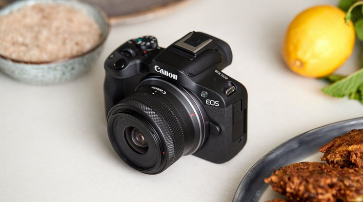 A Canon az EOS R50-et azok számára tervezte, akik a fényképezőgéptől egy okostelefon egyszerűségét várják el, de szretnék élvezni a cserélhető objektívekkel járó többletelőnyöket. Azaz ez egy igazán alkalmi amatőröknek való kamera, amelyet elő lehet kapni a legkülönbözőbb helyzetekben annak biztos tudatában, hogy jó képet lehet vele készíteni. / Fotó: Canon