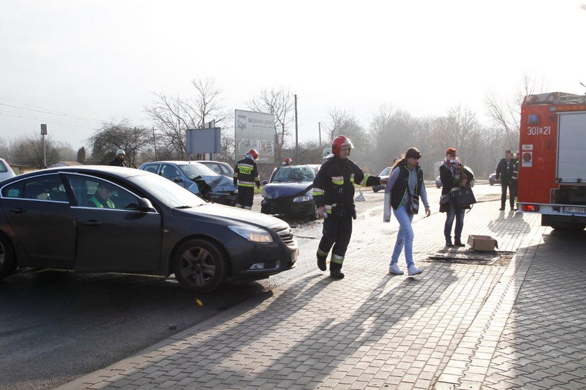 zderzenie dwóch aut osobowych