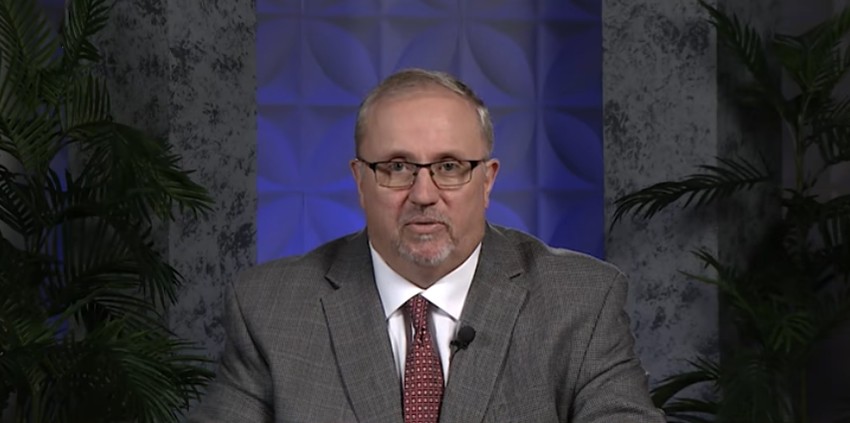 Sveštenik Pol Begli 