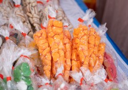 QUIZ. Trupi miodek i pańska skórka, czyli "cmentarne" słodycze. Znacie i jadacie?