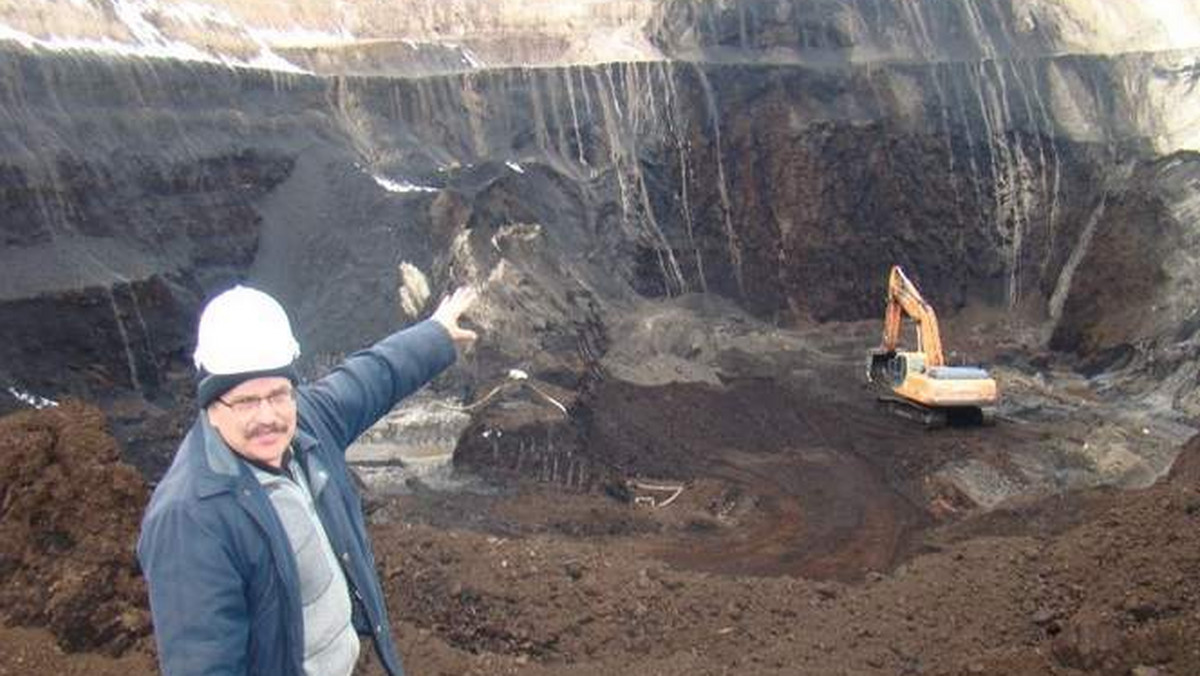 Kopania w Sieniawie zaczęła wydobywanie węgla brunatnego z nowego złoża. Znajduje się tam nawet 1,2 mln ton tego paliwa. Wystarczy na 6-8 lat eksploatacji. Kopalnia daje pracę ponad 50 osobom - informuje "Gazeta Lubuska".