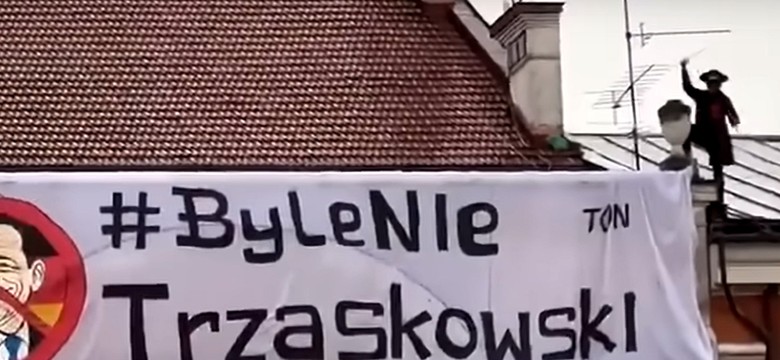 Trzaskowski Zorro - "Byle nie Trzaskowski". Zorro z Tarnowa kradnie show i staje się symbolem sprzeciwu. Incydent na wiecu Trzaskowskiego
