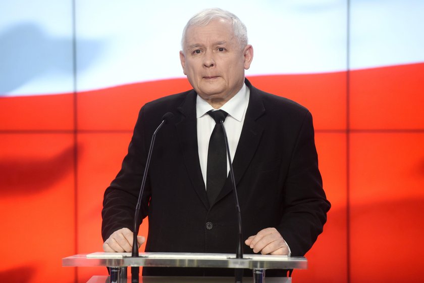 Jarosław Kaczyński zarabia więcej niż premier