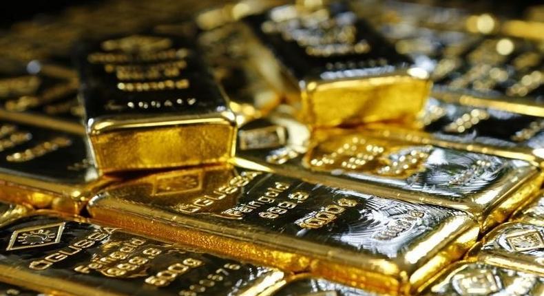 Gold rises as U.S. rate hike prospects lose steam