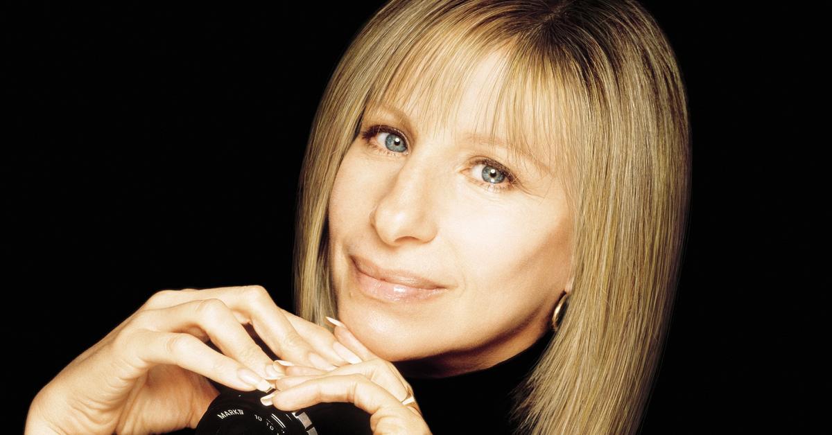 Barbra streisand woman. Барбара Стрейзанд прически. Барбара Стрейзанд дети. Барбара Стрейзанд косоглазие. Барбара Стрейзанд уши.