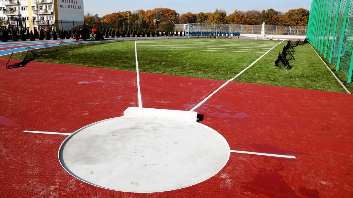 Opóźni się modernizacja stadionu lekkoatletycznego w Stalowej Woli. Firma, które remontowała obiekt, ogłosiła bankructwo. Samorząd miasta będzie musiał ogłosić nowy przetarg na dokończenie tej inwestycji.