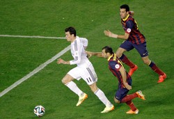 Cudowny rajd Bale'a. Real pokonał Barcelonę i zdobył Puchar Króla. WIDEO