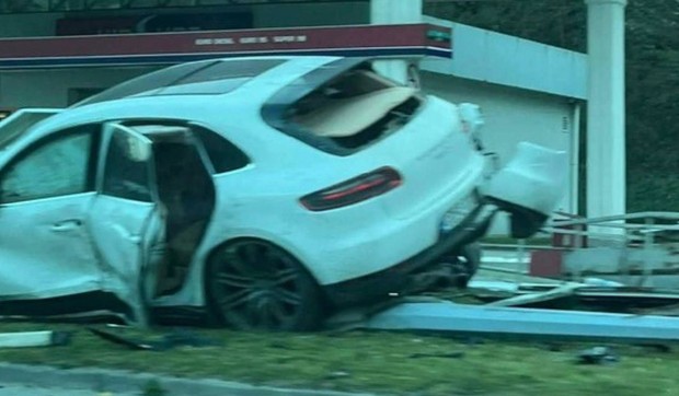 "porše" udario u pumpu