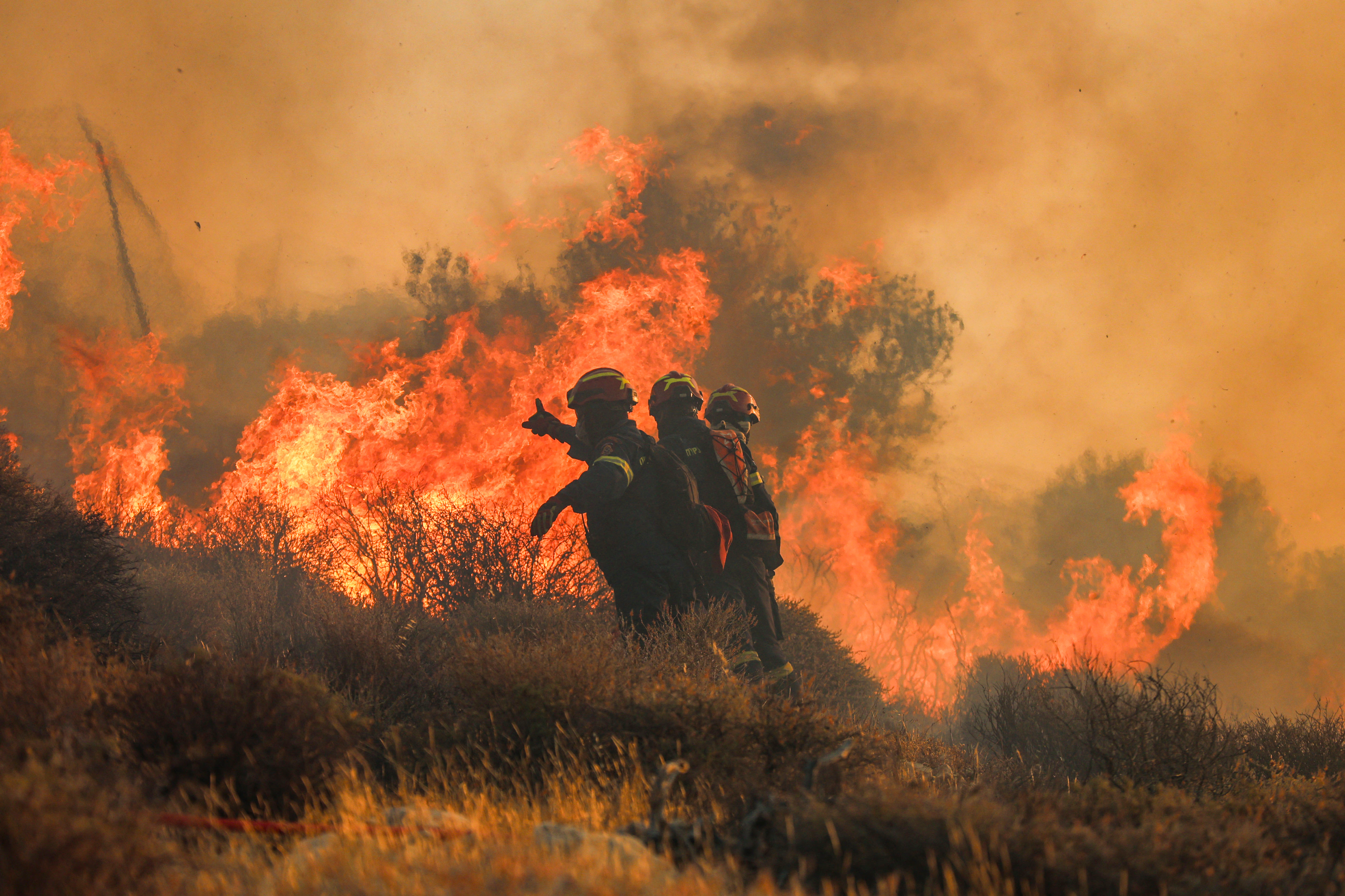 Creta: Evacuadas 1.500 personas por voraz incendio