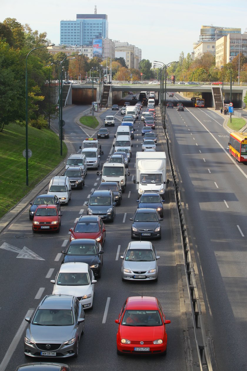 Ambulans wbił się w barierki