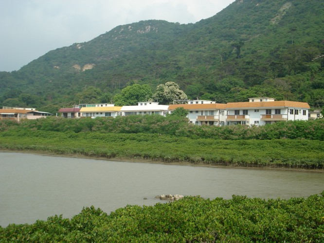 Ciche i zielone okolice wioski Tai O na przedmieściach Hongkongu