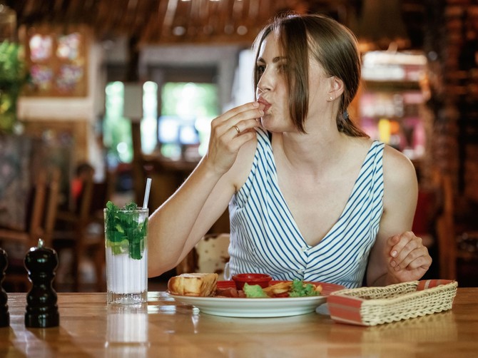 Sedam jedinstvenih osobina koje izdvajaju ljude koji čiste za sobom u restoranima