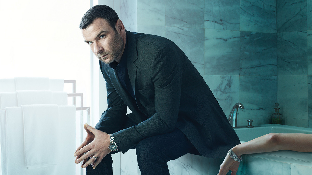 Liev Schreiber i Jon Voight w serialu "Ray Donovan" oraz David Duchovny w "Californication" pojawią się od 5 lipca na antenie HBO. Nowy serial kryminalny "Ray Donovan" będzie emitowany co soboty o godz. 22:00 w HBO, a zaraz po nim o godz. 23:00 pojawią się premierowe odcinki siódmego sezonu nagrodzonego Złotym Globem serialu "Californication". Oba seriale będą również dostępne w HBO GO.