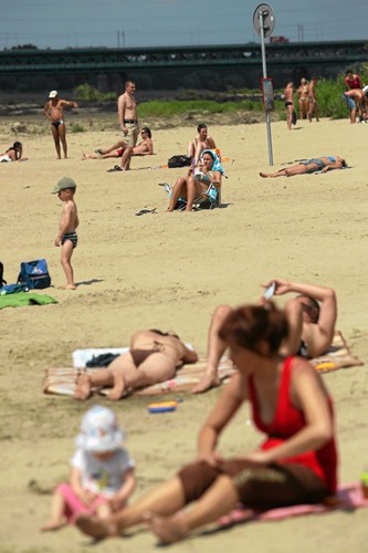 Pracujesz na lądzie, wypoczywaj nad wodą. Miejska plaża w Warszawie