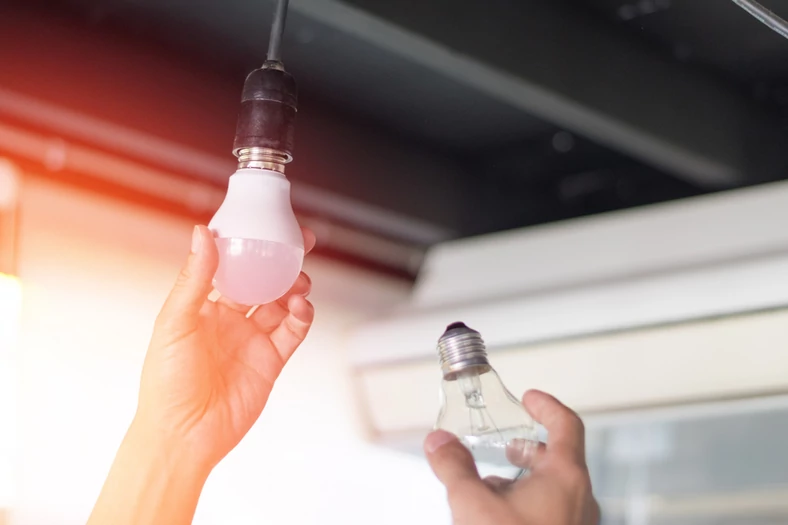Lampa LED może zużywać nawet 10 razy mniej energii od zwykłej żarówki o porównywalnej światłości