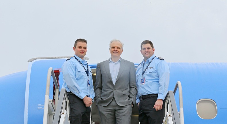 JetBlue's former CEO says people who wear masks outside while socially ...