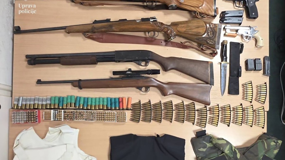 Deo pronađenog oružja u kući Aca Đukanovića