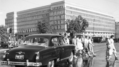 QUIZ. 25 pytań o życiu w czasach PRL. Na ostatnim na pewno polegniesz