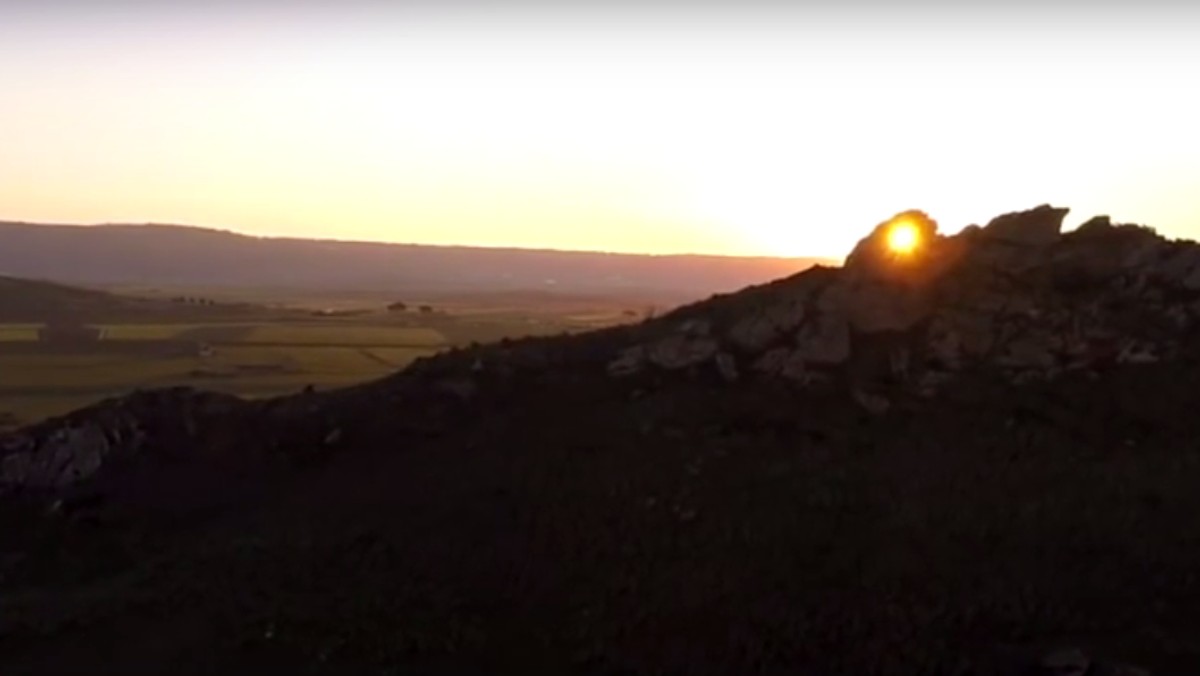 Stonehenge to jedna z najsłynniejszych europejskich budowli, która jest rozpoznawalna na całym świecie. Na południowym wybrzeżu Sycylii prawdopodobnie znaleziono jej włoski odpowiednik.