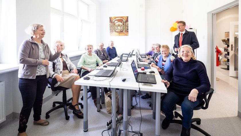 Centra seniora i domy dziennej opieki wznawiają działalność