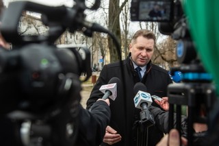 Czy nauka stacjonarna w szkołach pozostanie? Czarnek odpowiada