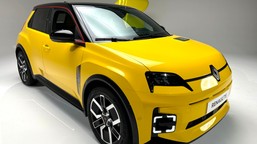 nówki zalegają w salonach latami. zniżki sięgają nawet 170 tys. zł