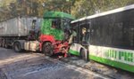 Groźny wypadek ciężarówki, autobusu i busa. Są ranni. Te zdjęcia są straszne!