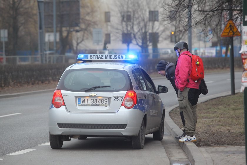 Samochód, który stał na trawniku do czasu naszej interwencji 