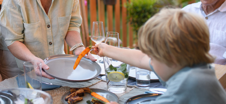 Grill w rodzinie patchworkowej. Święta zasada: nie obgaduj własnego rodzica!