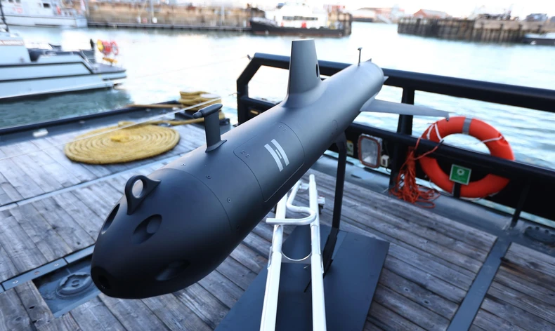 Podvodna jedrilica "SG-1 Fatom"