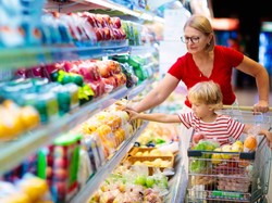 Ważne szczególnie w czasie pandemii: Na zakupach z dzieckiem nie wsadzaj go do wózka!