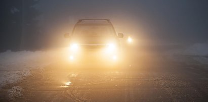 IMGW ostrzega. Oblodzone drogi, śnieg i roztopy