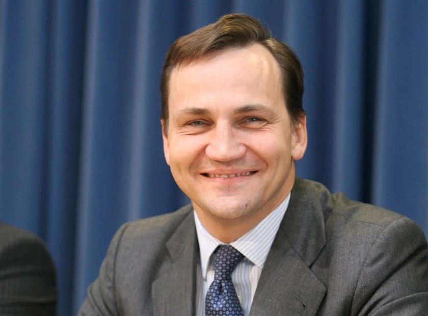 Sikorski daje bony za 2 400 000 zł!