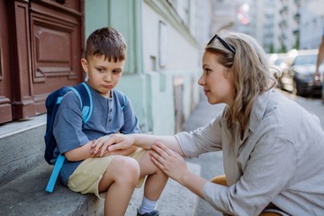 Hogyan kezeljük iskolás gyermekünk félelmeit? Hasznos tanácsok szülőknek!