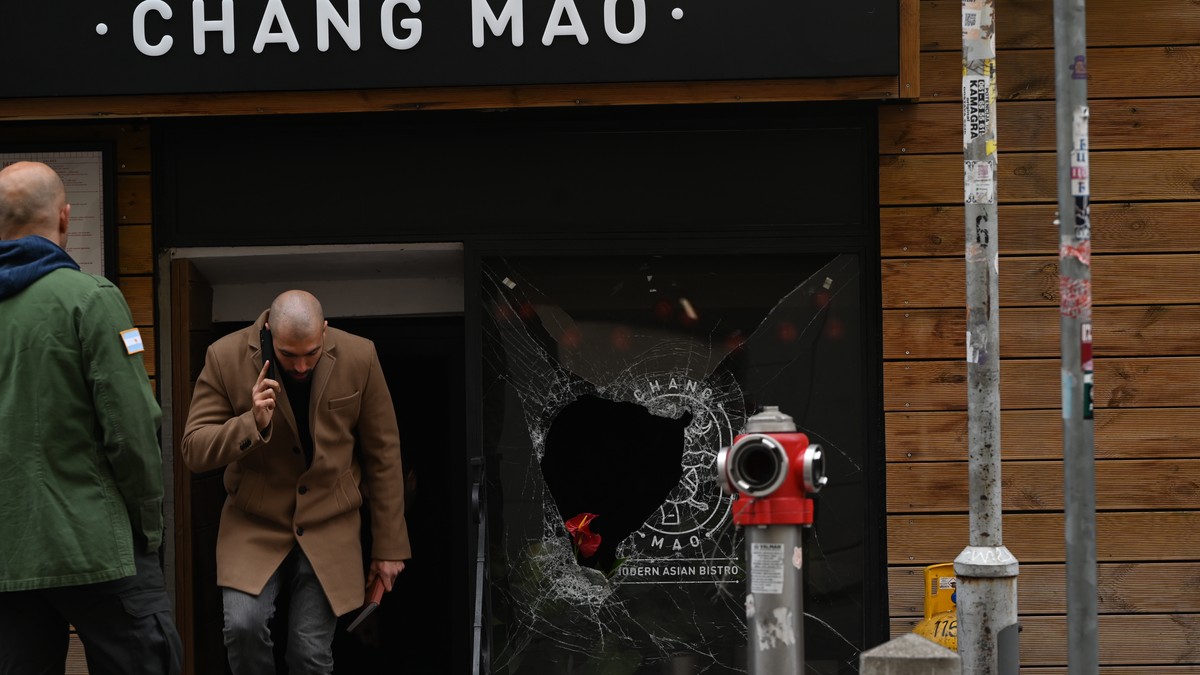 Nepoznata osoba razbila prozor i bacila zapaljivu materiju u restoran u Kondinoj ulici