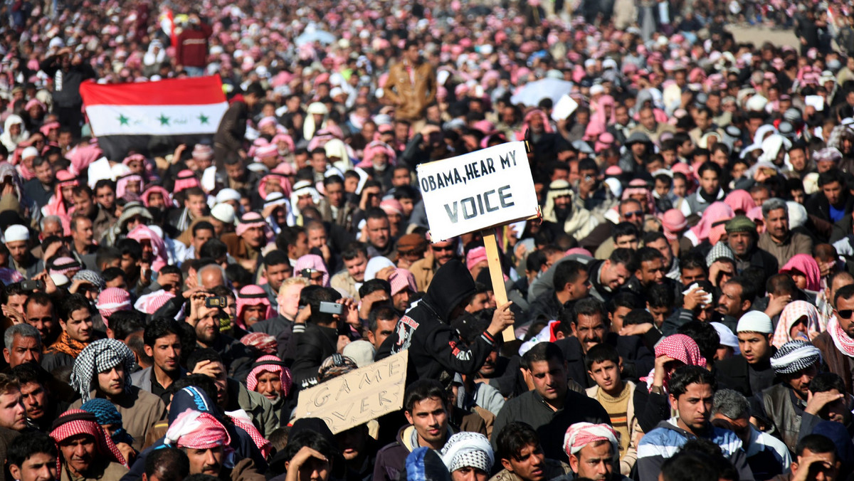 Dziesiątki tysięcy sunnitów uczestniczyły w antyrządowych demonstracjach zorganizowanych w Bagdadzie i innych miastach Iraku po piątkowych świątecznych modłach, co jest kolejnym przejawem utrzymujących się od trzech tygodni społecznych niepokojów.