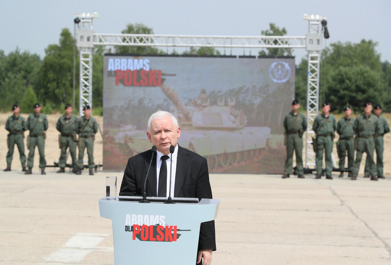 Konferencja prasowa z udziałem Jarosława Kaczyńskiego na temat pozyskania przez Siły Zbrojne RP czołgów Abrams