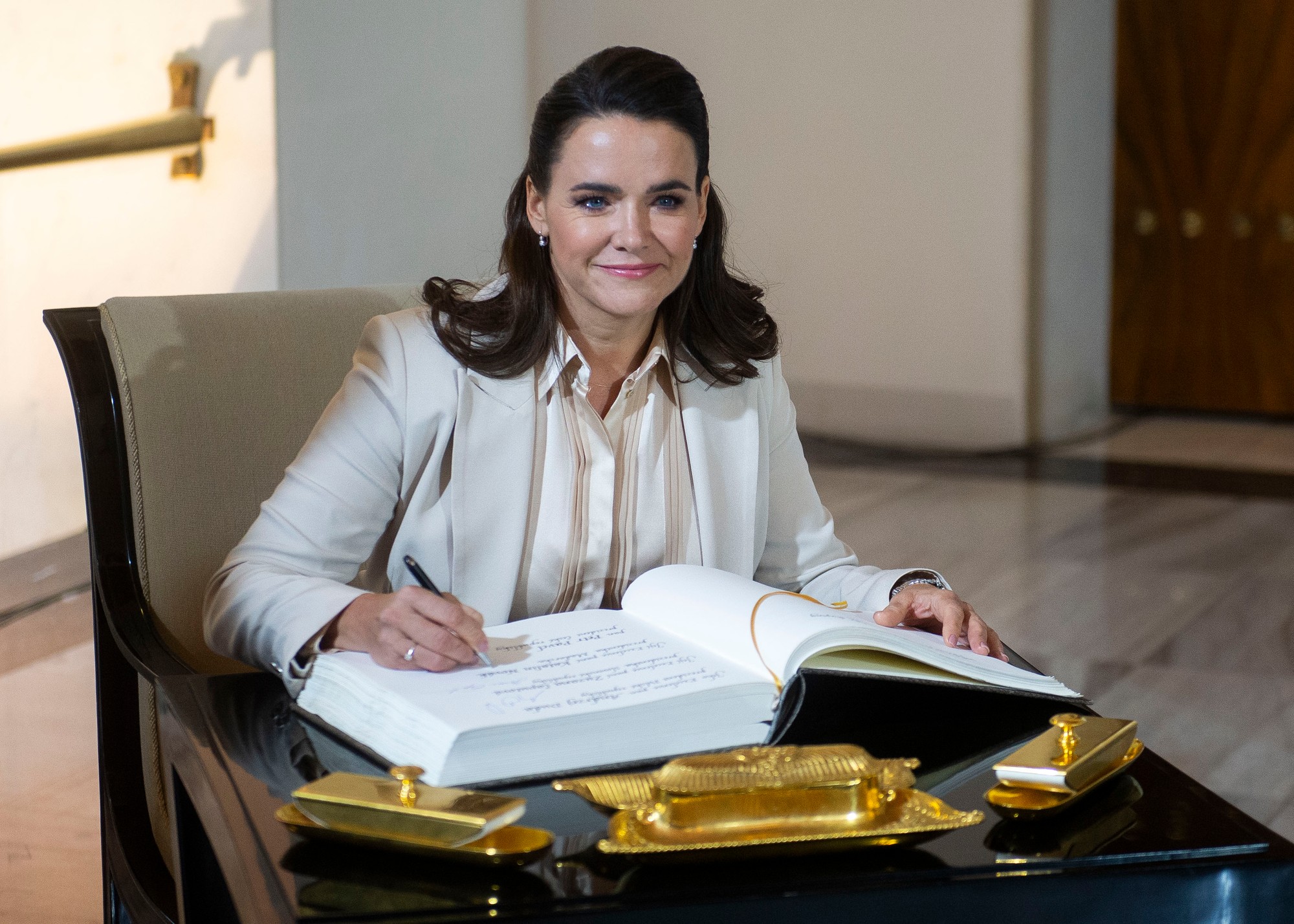 Maďarská prezidentka Katalin Nováková abdikovala.