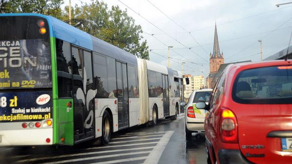 Od dzisiaj zmiany w komunikacji miejskiej w Szczecinie w wakacje. Nie kursują tramwaje linii 4 i 10 i autobusy linii D, E, F, G oraz 109 i 110. Duża część linii autobusowych i tramwajowych ma zmienione rozkłady jazdy.