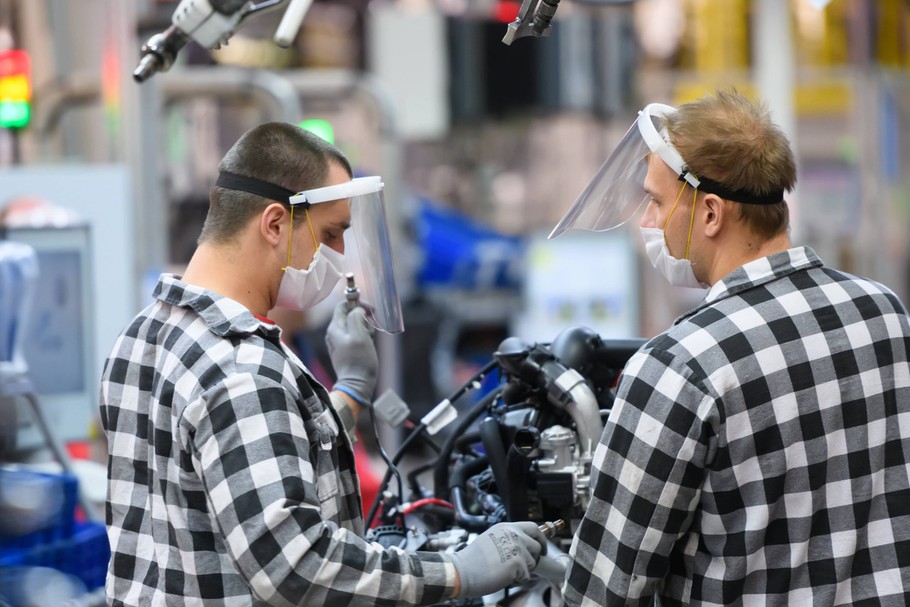 Wznowienie produkcji w fabryce Volkswagen Poznań wstrzymanej z powodu pandemii koronawirusa na terenie kraju. Poznań, 27.04.2020