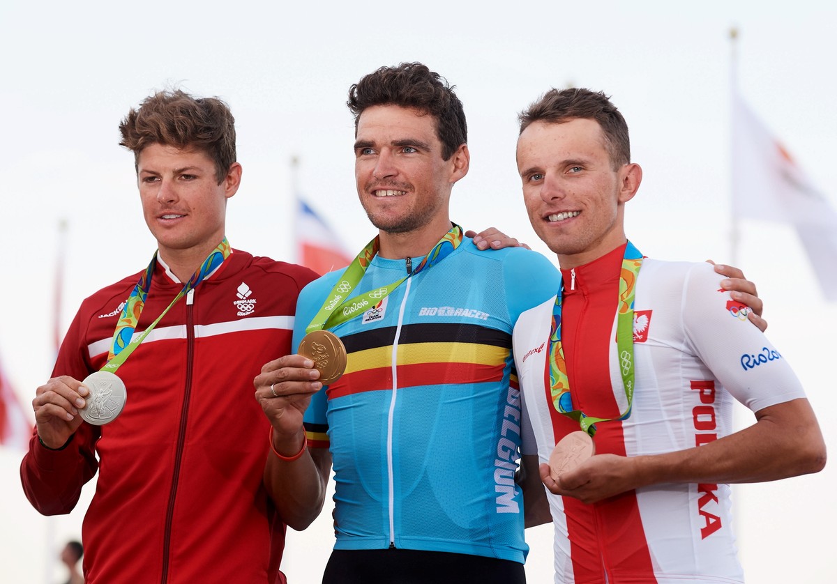 Szef UCI wręczył medal Rafałowi Majce