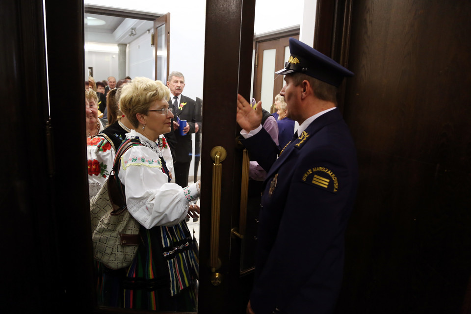 Niezwykły strój Elżbiety Radziszewskiej w Sejmie